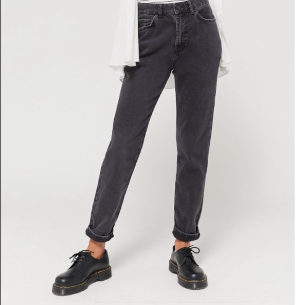 Urban Outfitters BDG Mom Jean - Size 28